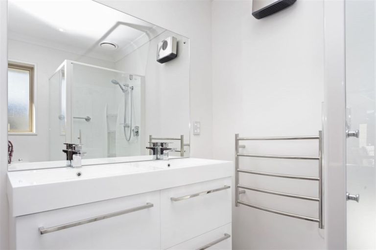 Photo of property in 16 Watkins Drive, Rangiora, 7400