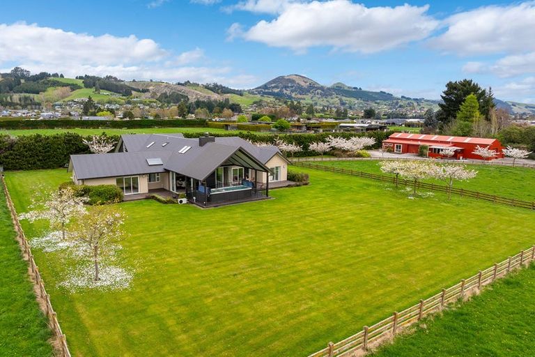 Photo of property in 100 Wingatui Road, Mosgiel, 9024