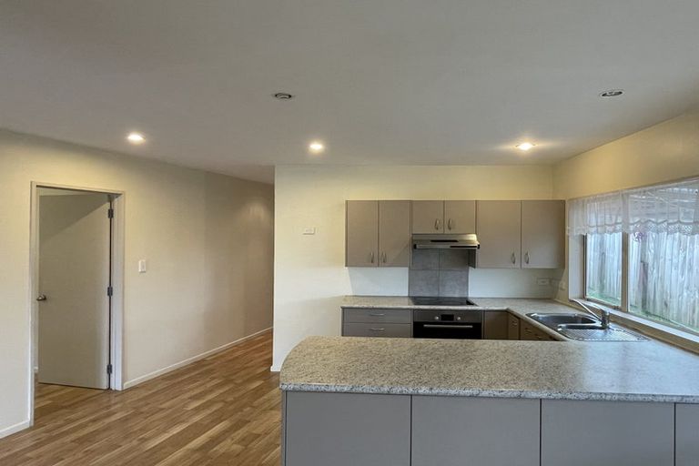 Photo of property in 14a Cypress Place, Sunnynook, Auckland, 0620