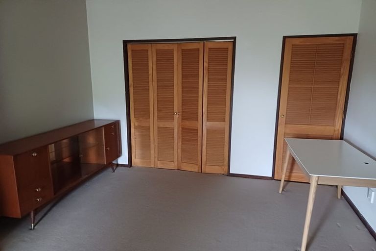 Photo of property in 37 Dominica Crescent, Grenada Village, Wellington, 6037