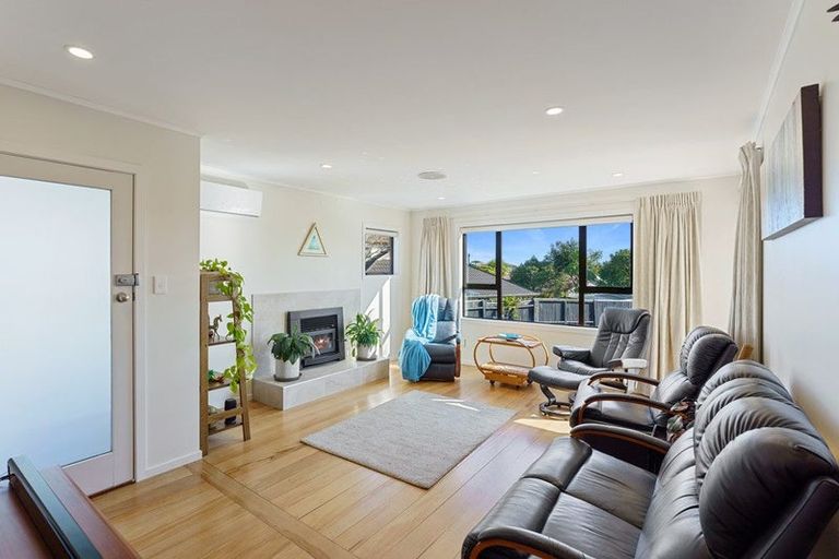 Photo of property in 10 Winara Avenue, Waikanae, 5036