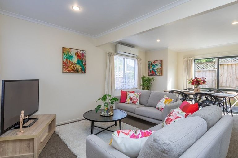 Photo of property in 2/49 Ranui Terrace, Tawa, Wellington, 5028