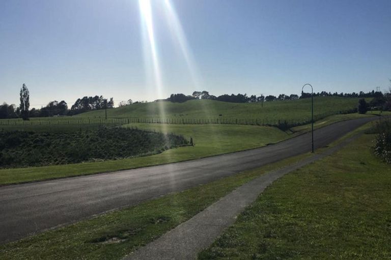 Photo of property in 30 Ballantyne Way, Aongatete, 3178