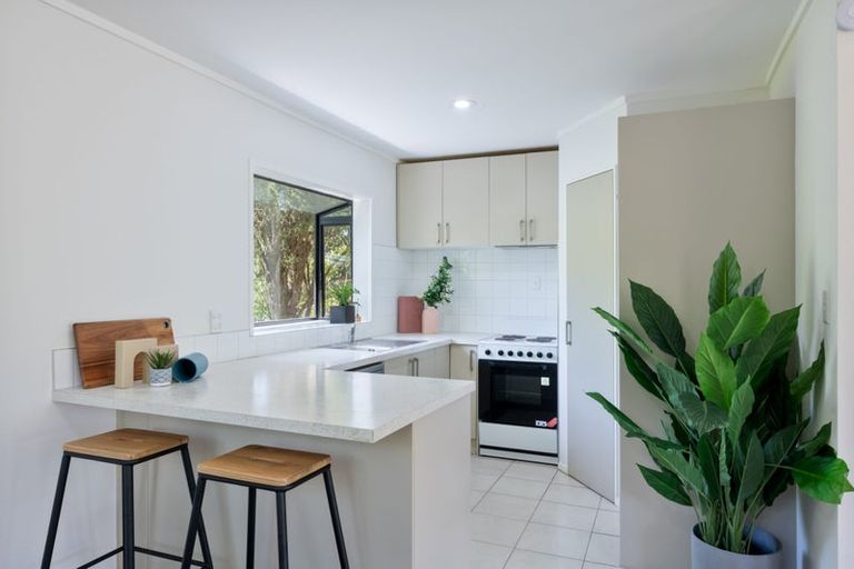 Photo of property in 2/38 Waverley Avenue, Glenfield, Auckland, 0629