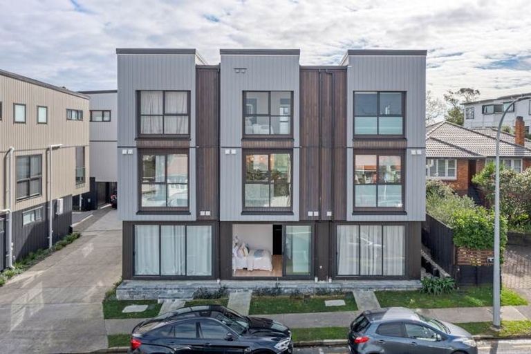 Photo of property in 1/16 Williamson Avenue, Belmont, Auckland, 0622