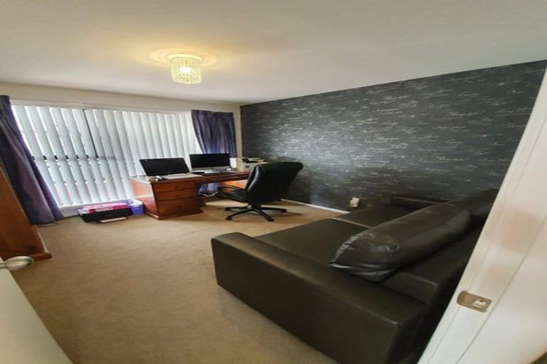 Photo of property in 28 Eglinton Street, Avondale, Christchurch, 8061