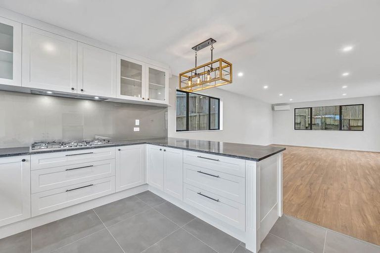 Photo of property in 29d Rotoiti Avenue, Pakuranga Heights, Auckland, 2010