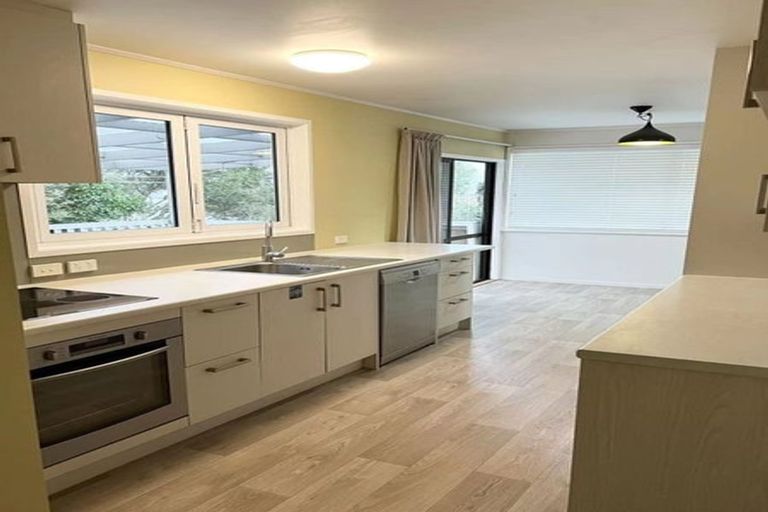 Photo of property in 39 Bodi Place, Te Atatu South, Auckland, 0610