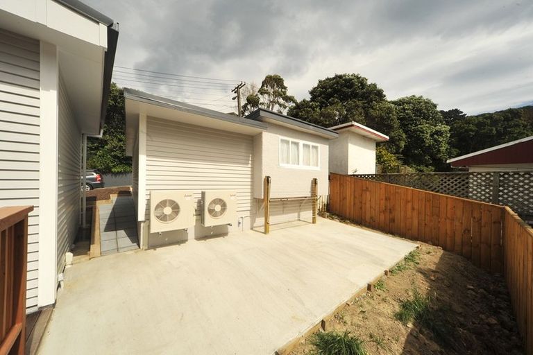 Photo of property in 10 Kellsmere Crescent, Island Bay, Wellington, 6023