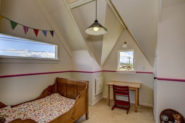 Photo of property in 4 Smith Road, Merrilands, New Plymouth, 4312