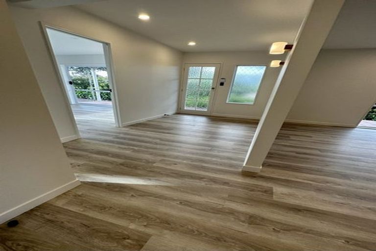 Photo of property in 1/45 Rothesay Bay Road, Rothesay Bay, Auckland, 0630