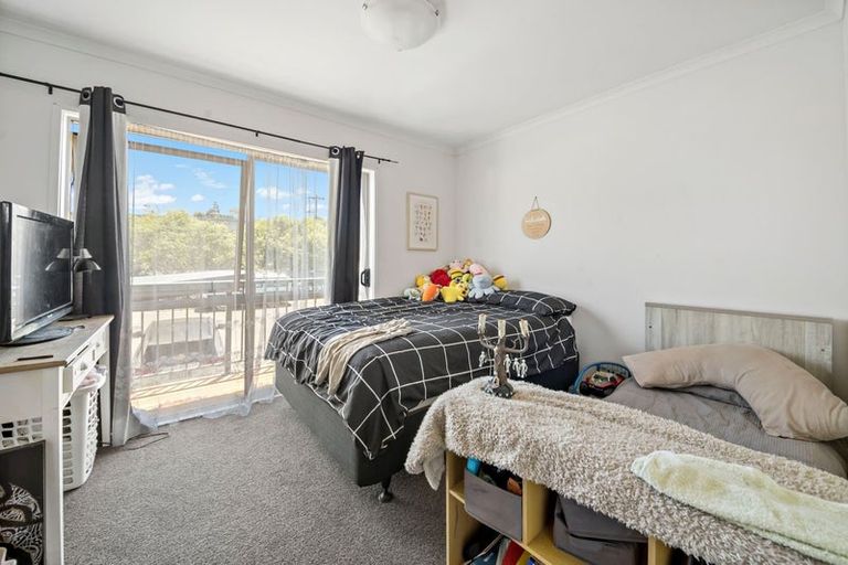 Photo of property in 12/94 Glengarry Road, Glen Eden, Auckland, 0602