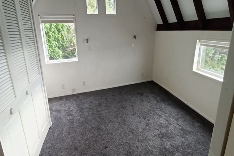 Photo of property in 148 Nicholson Road, Khandallah, Wellington, 6035