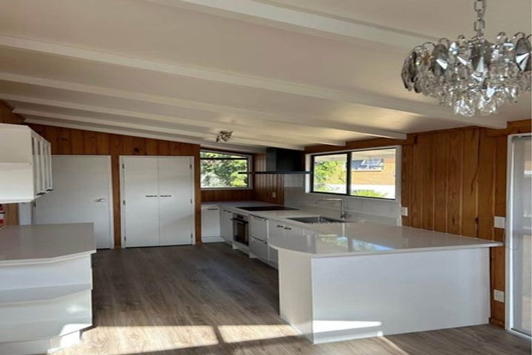 Photo of property in 36 Kingsclere Place, Goodwood Heights, Auckland, 2105