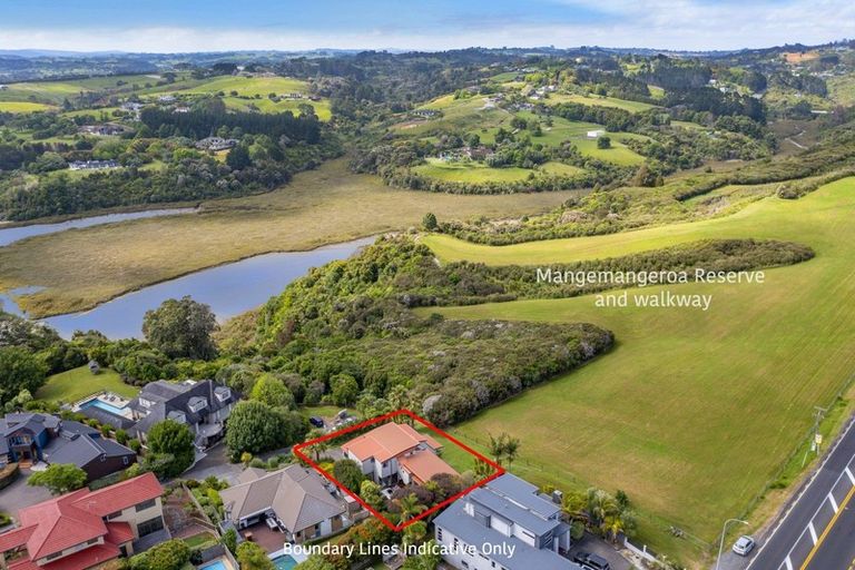 Photo of property in 9 Ramoana Mews, Shelly Park, Auckland, 2014