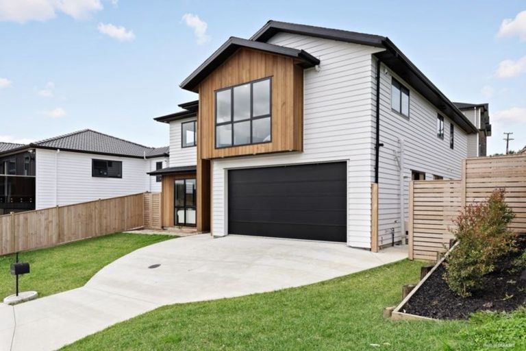 Photo of property in 15 Hariata Street, Otaki, 5512