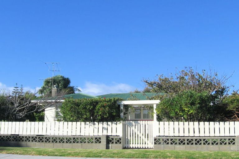 Photo of property in 2 Byron Street, Paraparaumu Beach, Paraparaumu, 5032