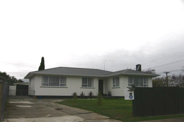 Photo of property in 38 Tararua Terrace, Cloverlea, Palmerston North, 4412