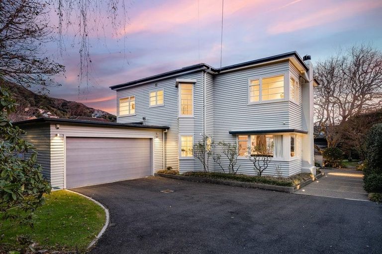 Photo of property in 33 Cheviot Road, Lowry Bay, Lower Hutt, 5013