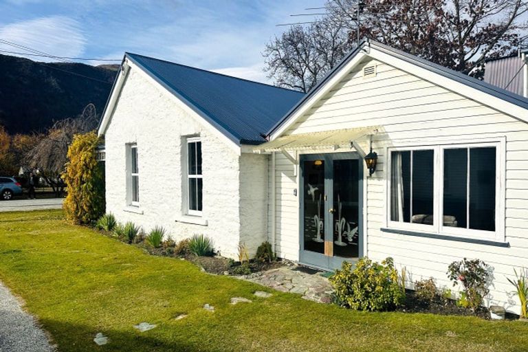 Photo of property in 16 Caernarvon Street, Arrowtown, 9302