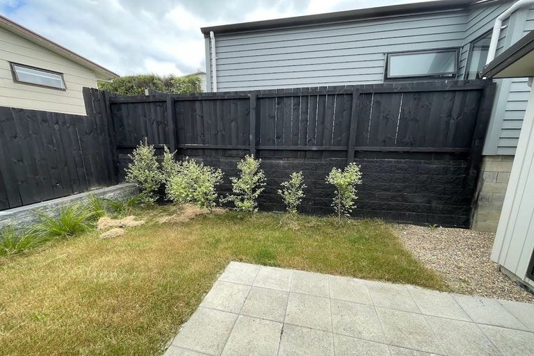Photo of property in 8/101 Hobsonville Road, West Harbour, Auckland, 0618