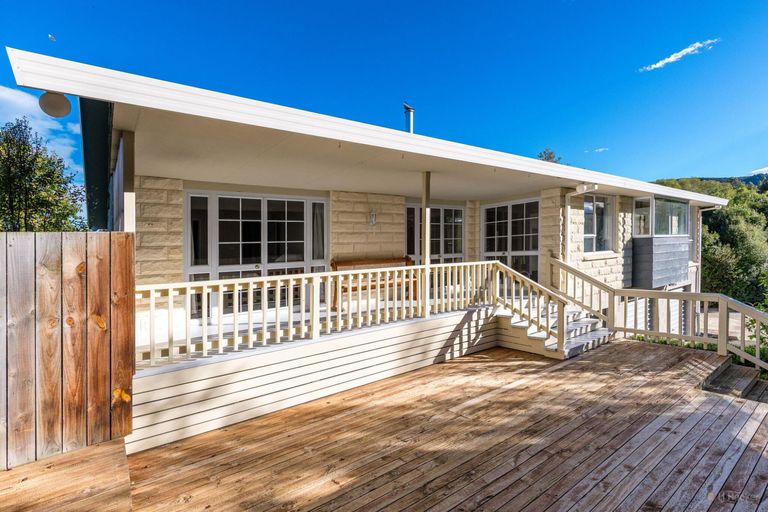 Photo of property in 5 Hayes Street, Waimate, 7924