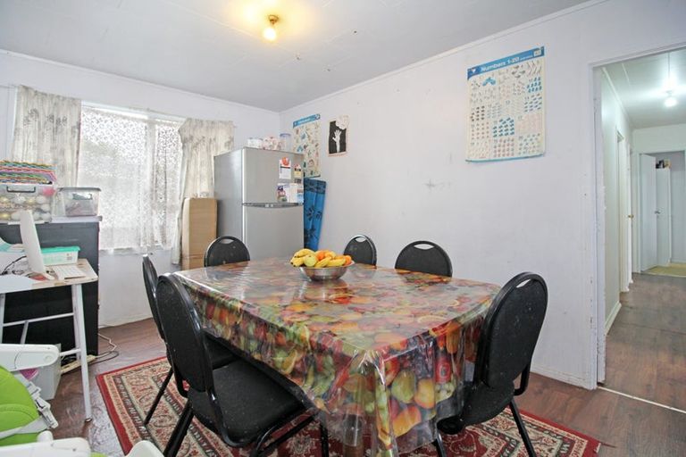 Photo of property in 74 Sikkim Crescent, Clover Park, Auckland, 2019