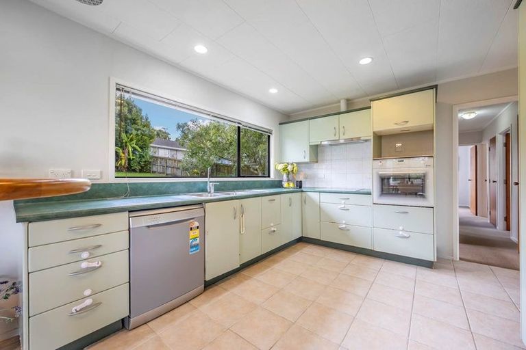 Photo of property in 13 Santiago Crescent, Unsworth Heights, Auckland, 0632