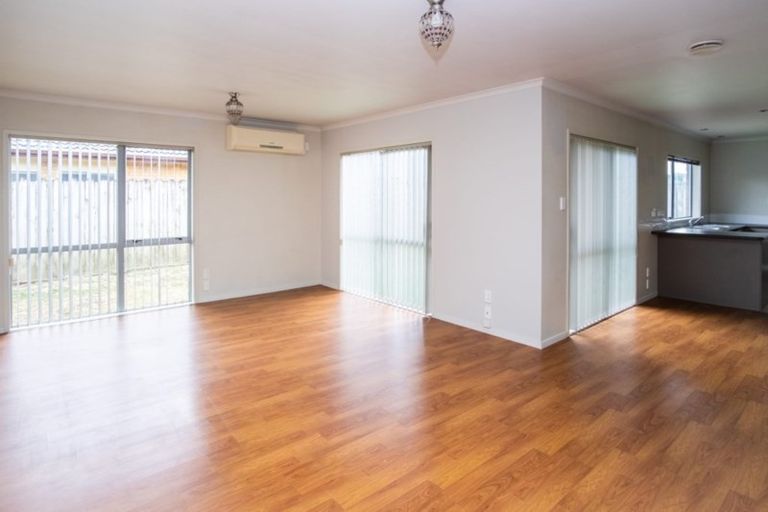 Photo of property in 8 Fitchburg Place, Mangere, Auckland, 2022