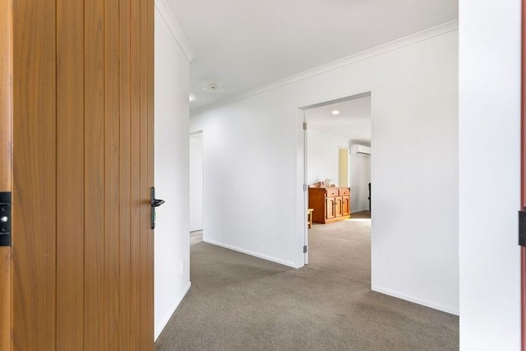 Photo of property in 16 Orlando Way, Kelvin Grove, Palmerston North, 4414