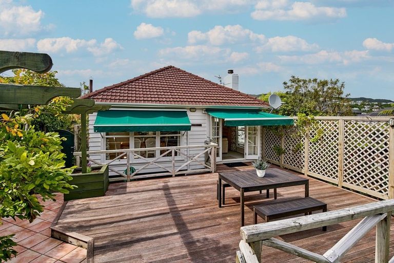 Photo of property in 196 Karori Road, Karori, Wellington, 6012