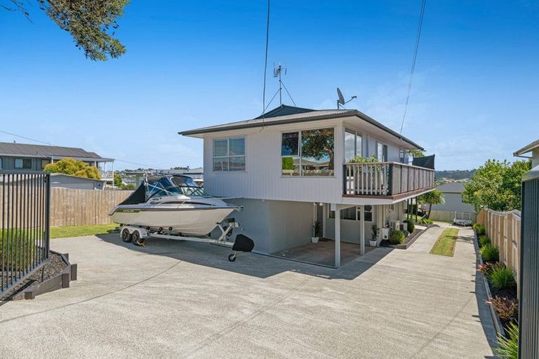 Photo of property in 84 Stanmore Bay Road, Stanmore Bay, Whangaparaoa, 0932