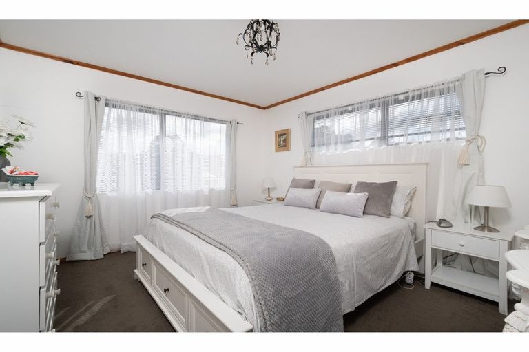 Photo of property in 13 Zefiro Drive, Massey, Auckland, 0614
