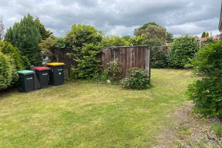 Photo of property in 2/7 Rhyl Place, Bryndwr, Christchurch, 8053