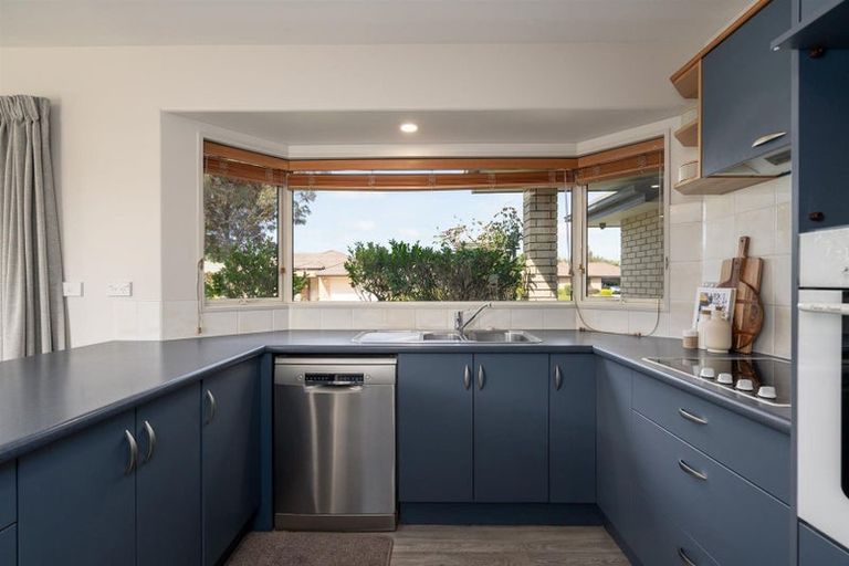 Photo of property in 6 Ross Place, Northwood, Christchurch, 8051