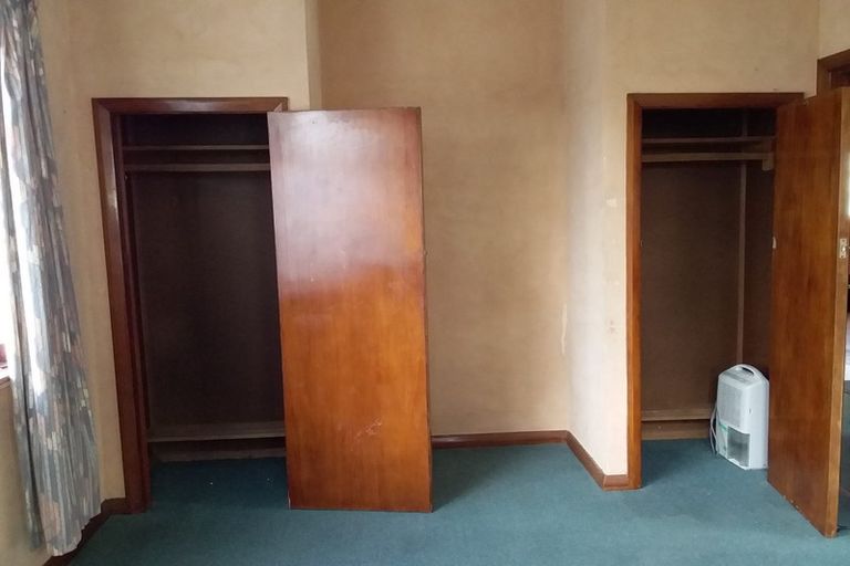 Photo of property in 2 Hobson Place, Takaro, Palmerston North, 4412