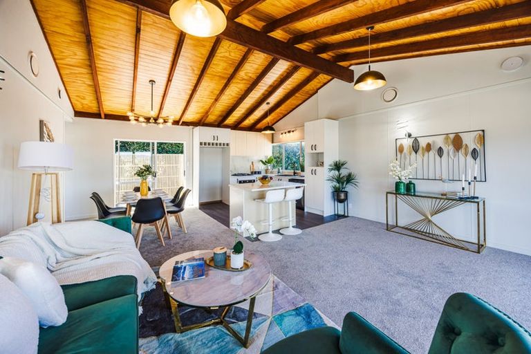 Photo of property in 4/89a Royal Road, Massey, Auckland, 0614