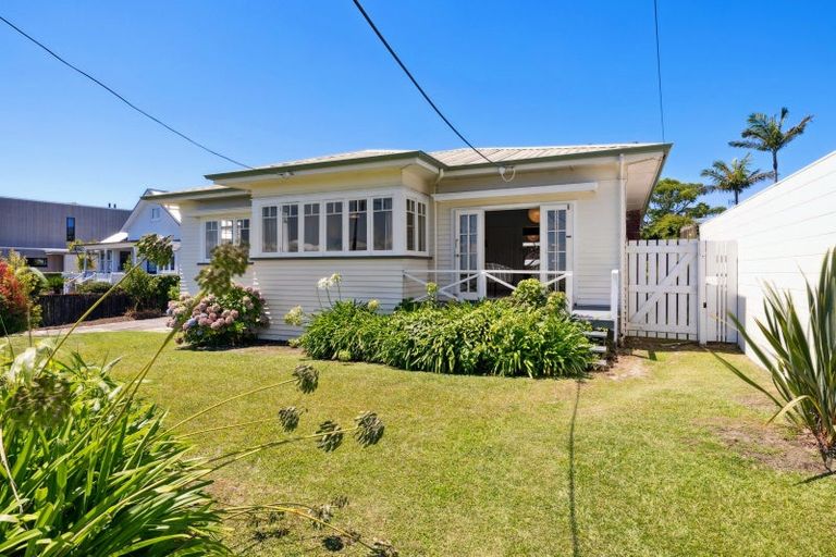 Photo of property in 3 Marine Terrace, Bayswater, Auckland, 0622