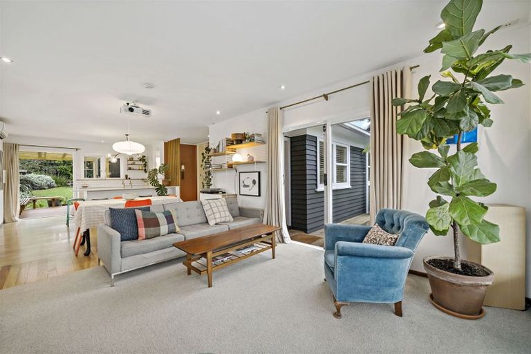 Photo of property in 10 Taioma Crescent, Te Atatu Peninsula, Auckland, 0610