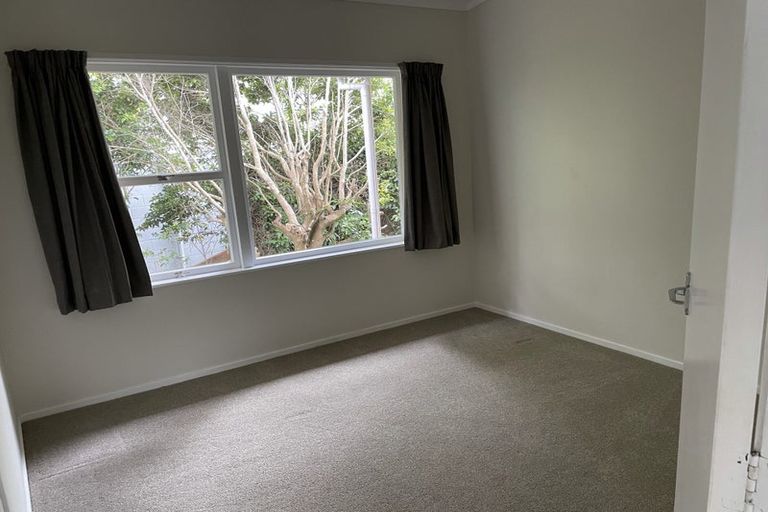 Photo of property in 14 Raymond Terrace, Northcote, Auckland, 0627