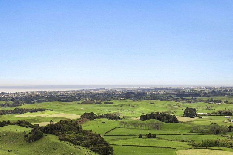 Photo of property in 130 Hurworth Road, Hurworth, New Plymouth, 4371