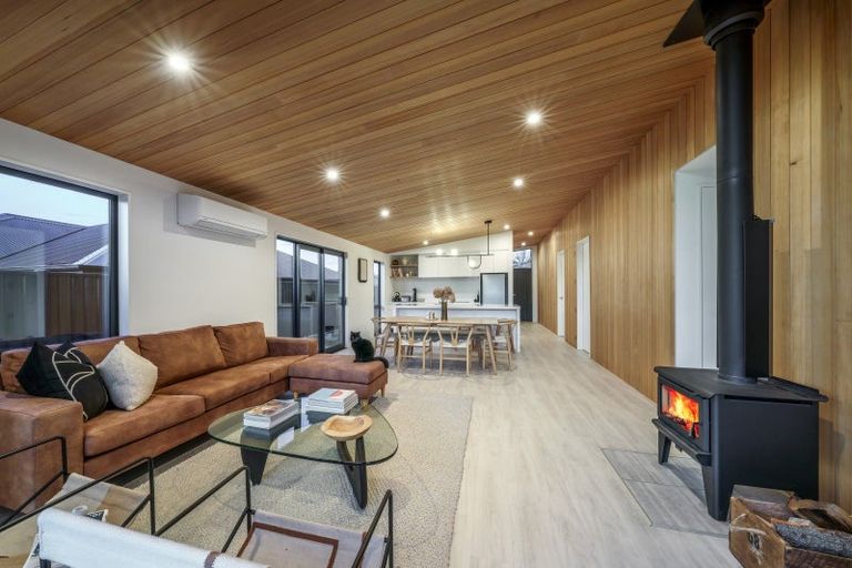 Photo of property in 10 Scurr Terrace, Wanaka, 9305