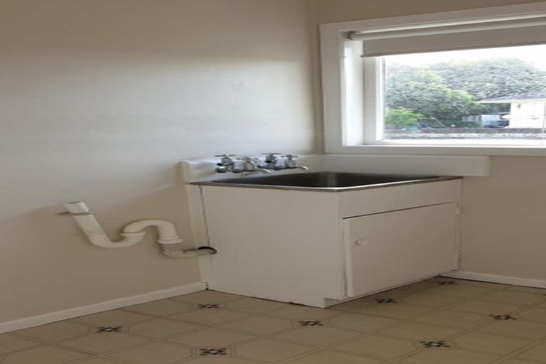 Photo of property in 1/4 Shamrock Lane, Te Atatu Peninsula, Auckland, 0610