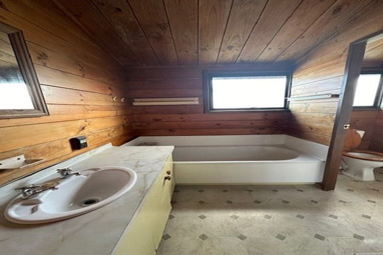 Photo of property in 6 Wisteria Grove, Maungaraki, Lower Hutt, 5010