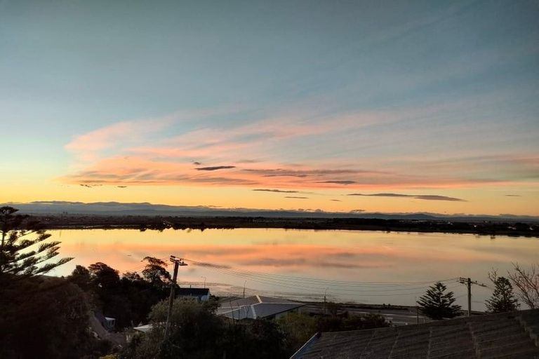 Photo of property in 27 The Brae, Mount Pleasant, Christchurch, 8081