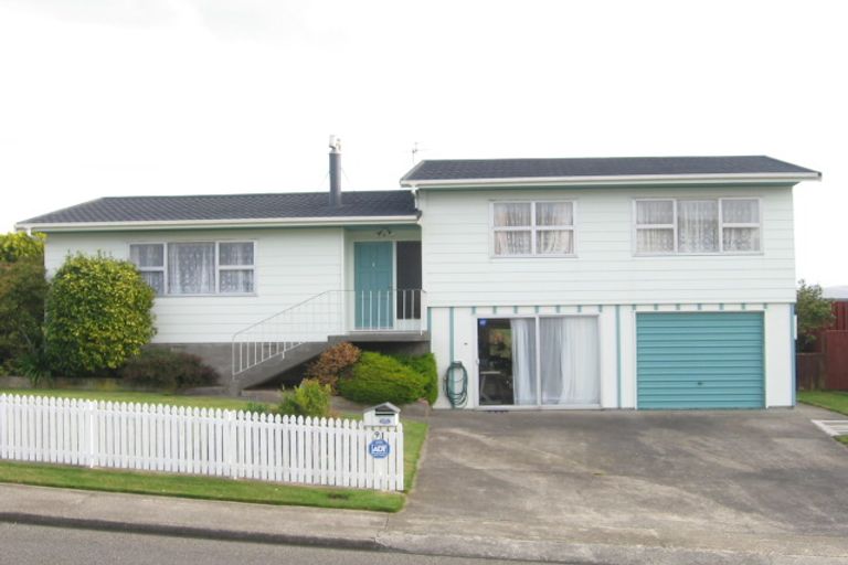Photo of property in 91 Baylands Drive, Newlands, Wellington, 6037