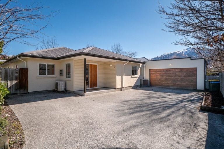 Photo of property in 15 Shanahan Lane, Arrowtown, 9302
