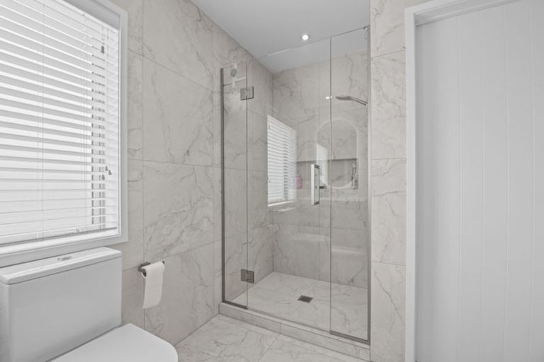 Photo of property in 114 Fairview Avenue, Fairview Heights, Auckland, 0632