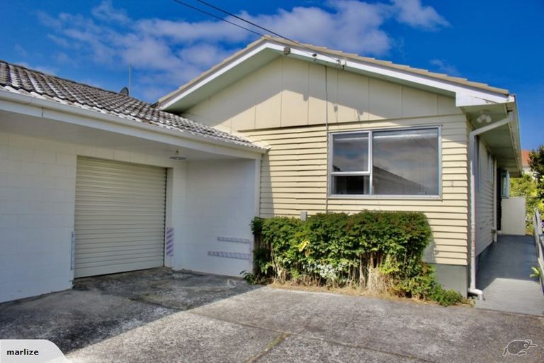 Photo of property in 2/561 Beach Road, Murrays Bay, Auckland, 0630