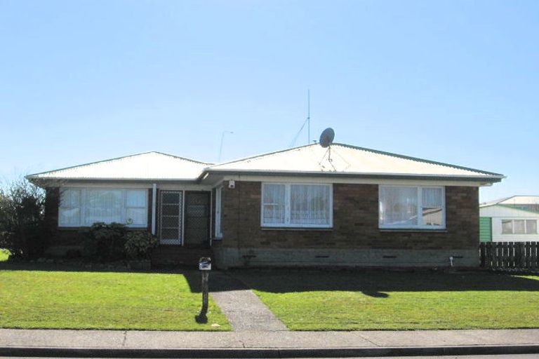 Photo of property in 2 Belgrave Place, Papakura, 2110